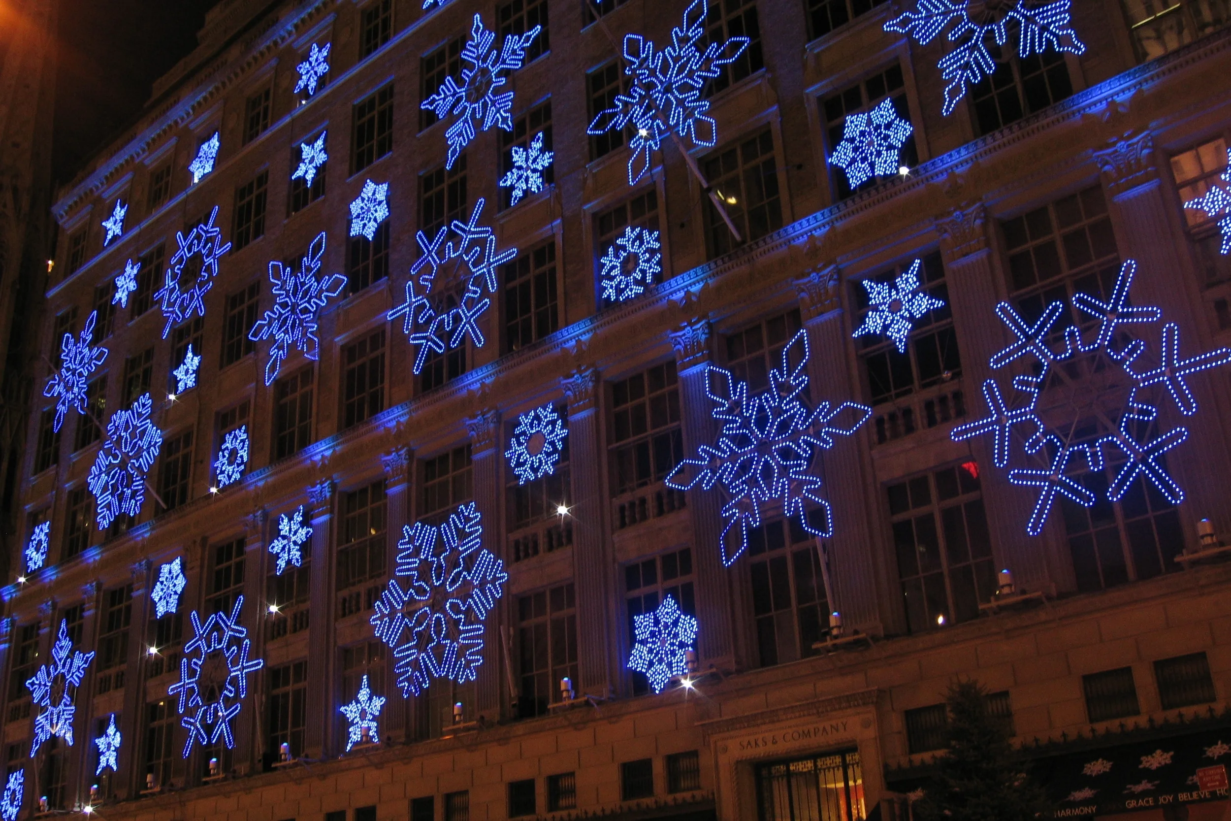 Saks 5th Ave. Snowflake Spectacular — Focus Lighting
